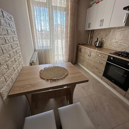 Апартаменти На Злуках Ternopil Exteriör bild